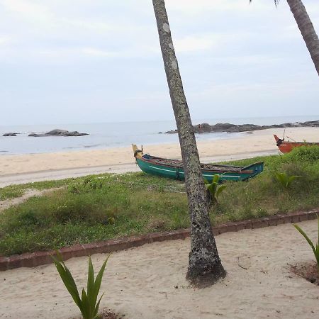 Chera Rocks Beach House Hotel Thottada ภายนอก รูปภาพ